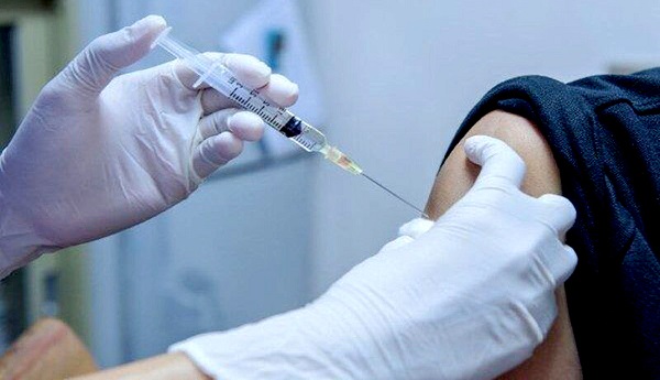 قریب 65 درصد فرهنگیان زرندی در مقابل بیماری کرونا واکسینه شده اند