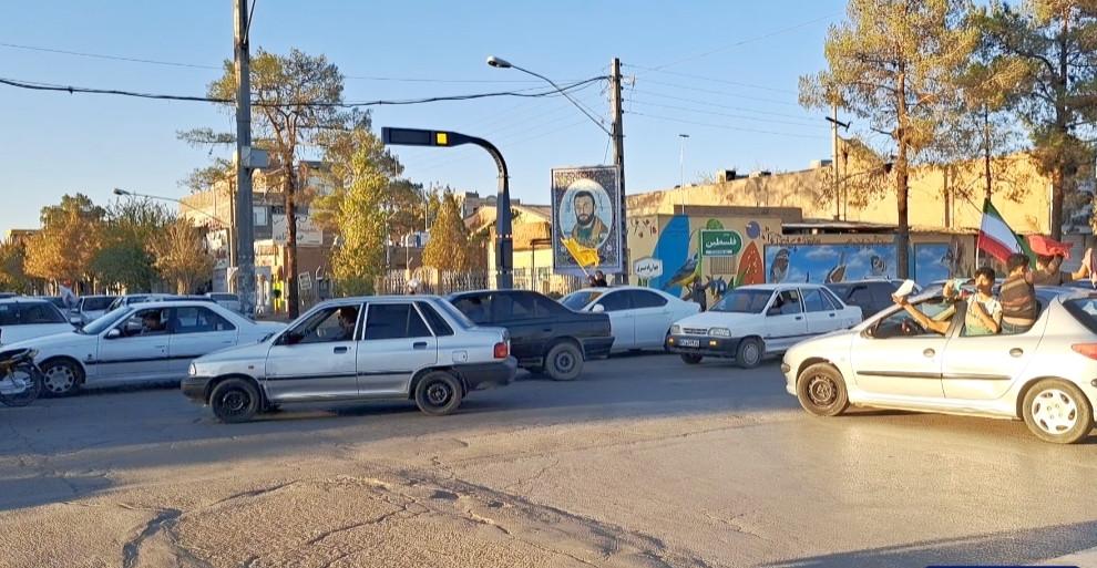 شادی زرندی ها پس از برد تیم فوتبال ایران در برابر تیم ولز