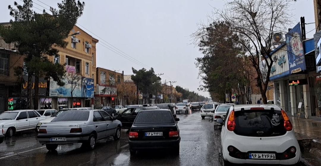 بارش باران و برف الهی در سطح شهر زرند