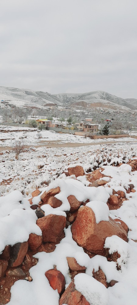 بارش برف در روستای جرجافک زرند