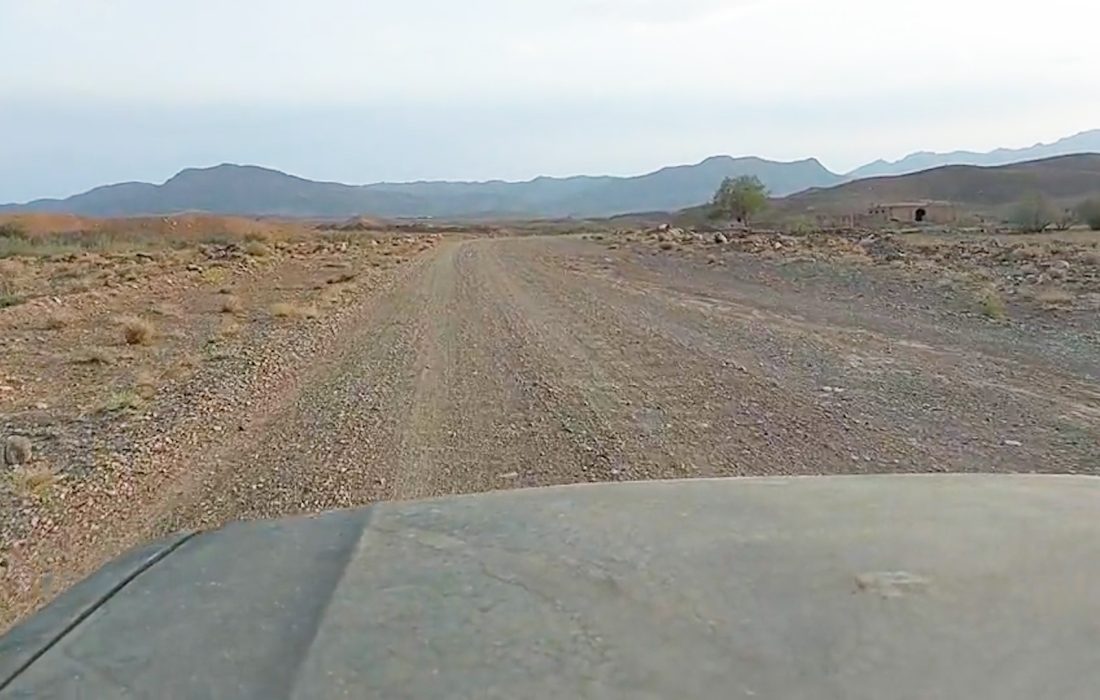 چالش خاکی بودن راه ورودی روستای ده عباس زرند