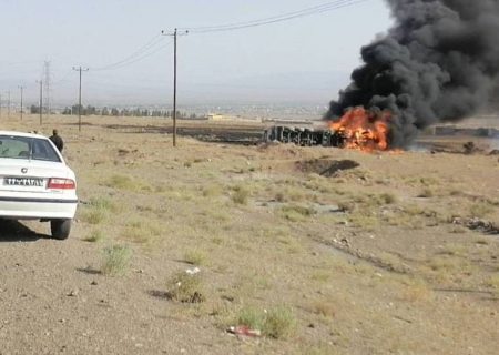 آتش سوزی تانکر حامل سوخت در محور زرند-راور